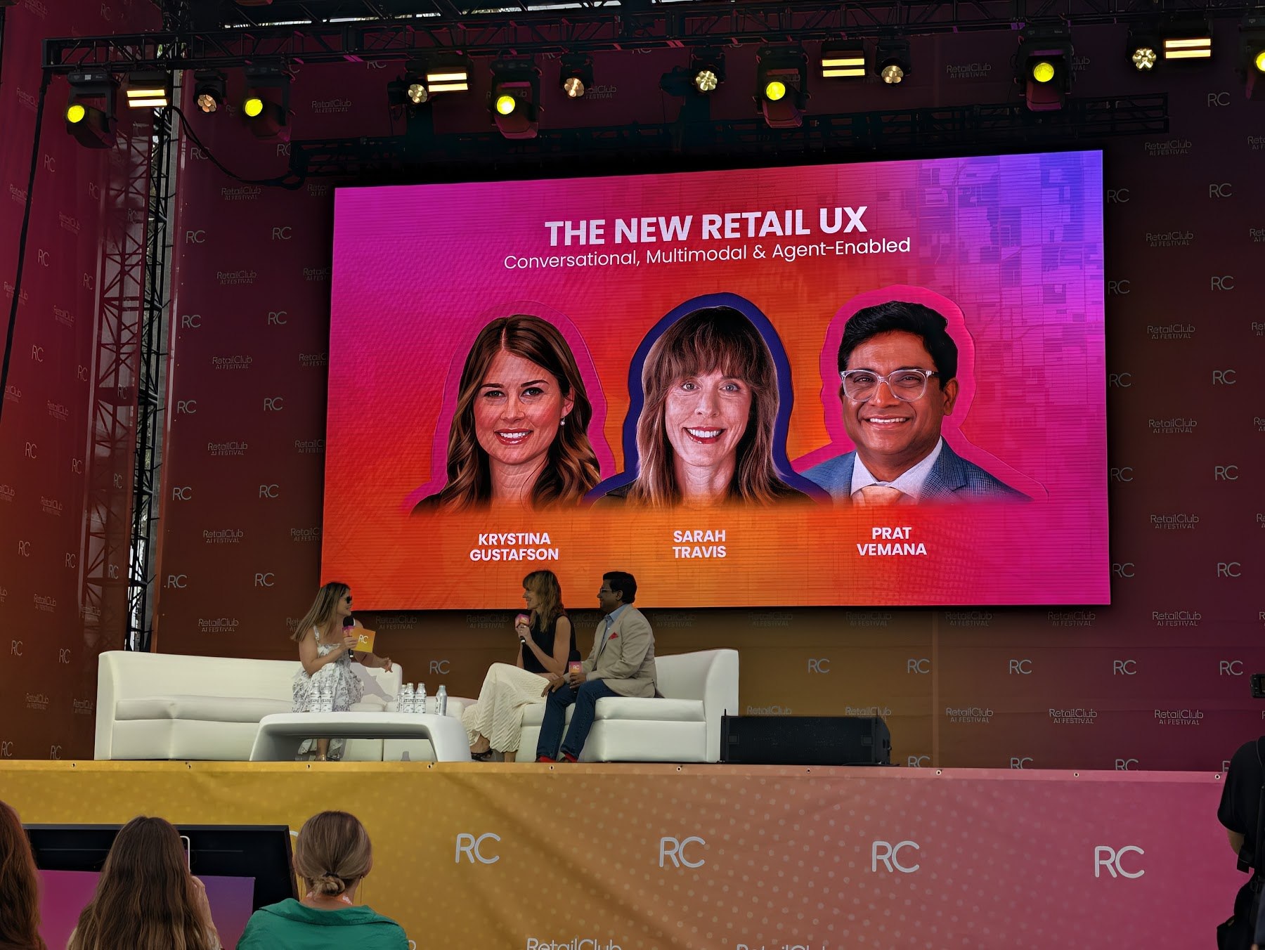 Deux dirigeants de Target sur scène au RetailClub AI Festival.